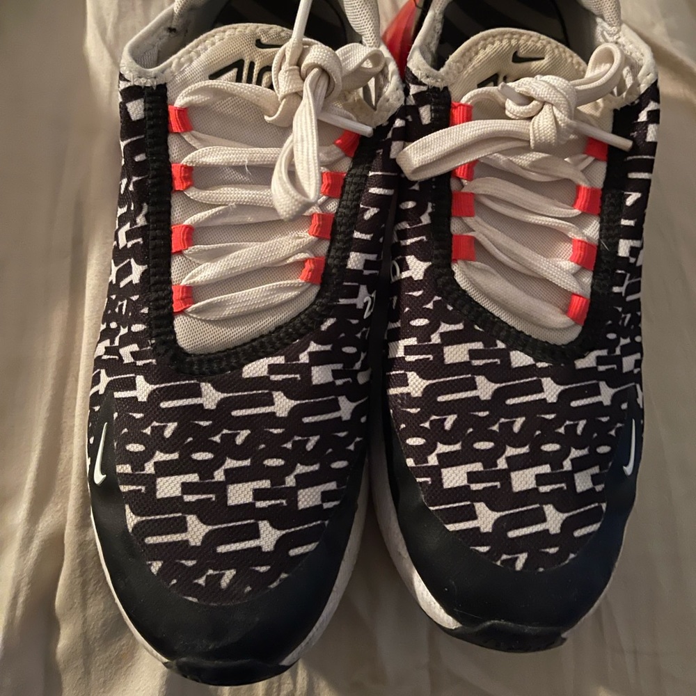 Nike 270s